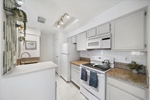 11-web-or-mls-8299_cambridge_st_601_wide-40
